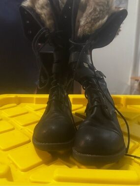 Women's Black Lace-Up Fur Collared Boots